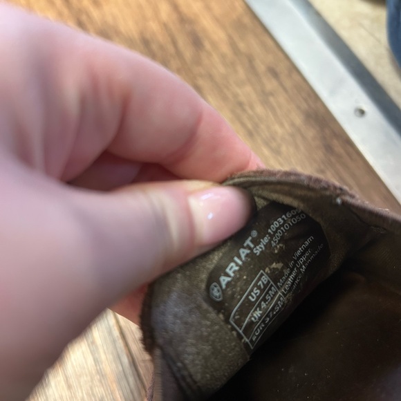 Used - good condition Ariat Cruiser - Picture 3 of 3